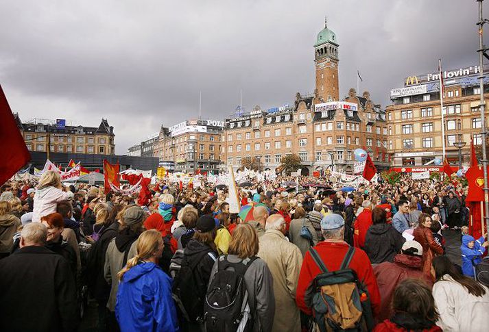 Danir mótmæla Gríðarlegur fjöldi Dana mótmælti aðgerðum ríkisstjórnarinnar í gær.