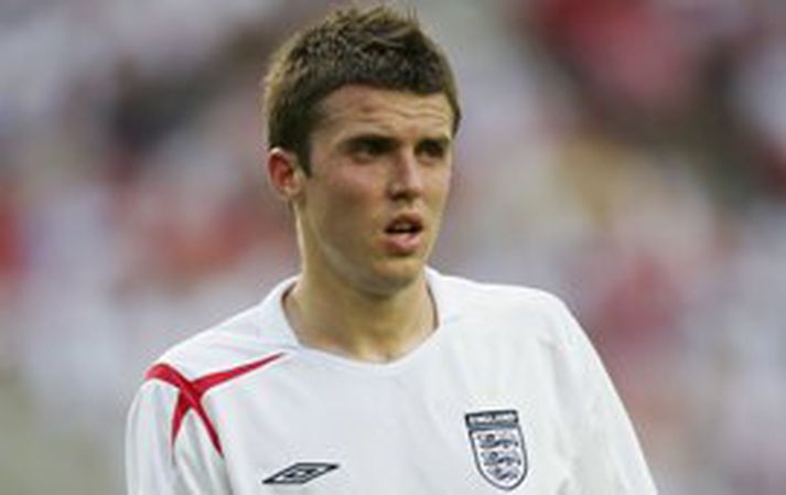 Michael Carrick fer til Manchester United á mánudag