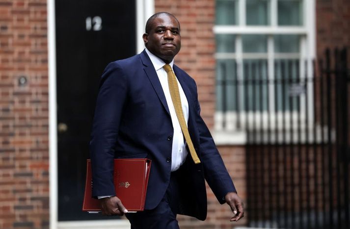 Utanríkisráðherrann David Lammy sagði ákvörðunina dapurlega en ítrekaði að ekki væri um að ræða allsherjarbann.