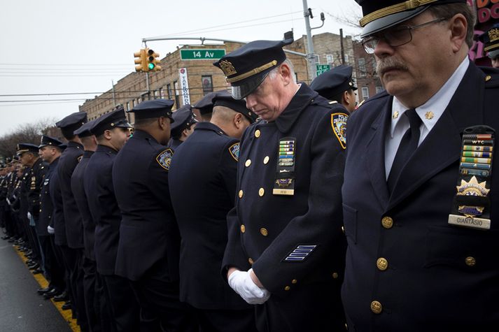 Wenjian Liu var skotinn ásamt félaga sínum Rafael Ramos af árásarmanni í Brooklyn þann 20. desember síðastliðinn.