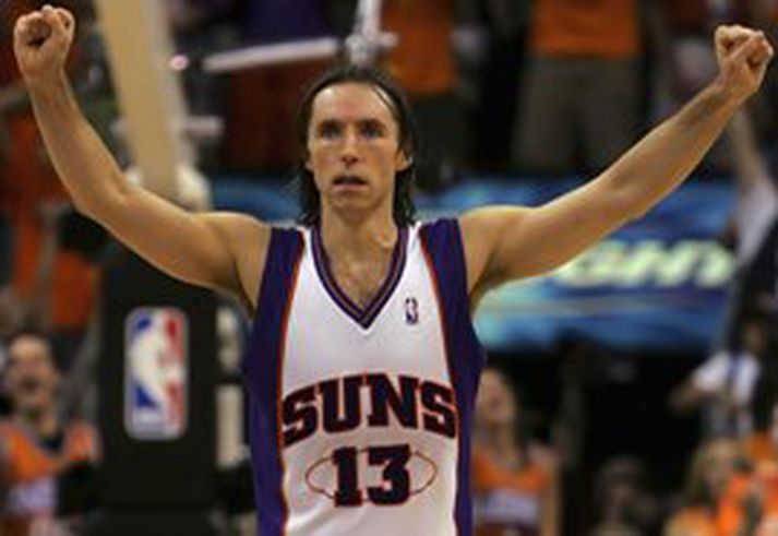 Steve Nash og félagar í Phoenix eru eldheitir þessa dagana og í nótt vann liðið 12. leikinn í röð