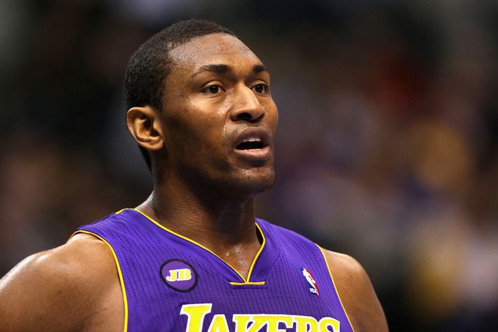 Lakers mun spara sér háar upphæðir hverfi Metta World Peace af braut.