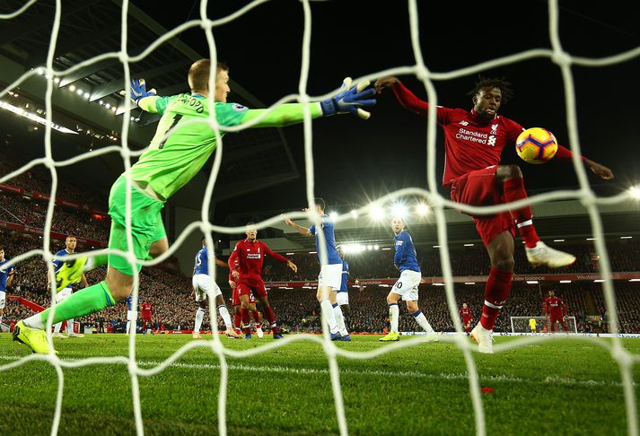 Origi skorar eftir mistök Pickford.