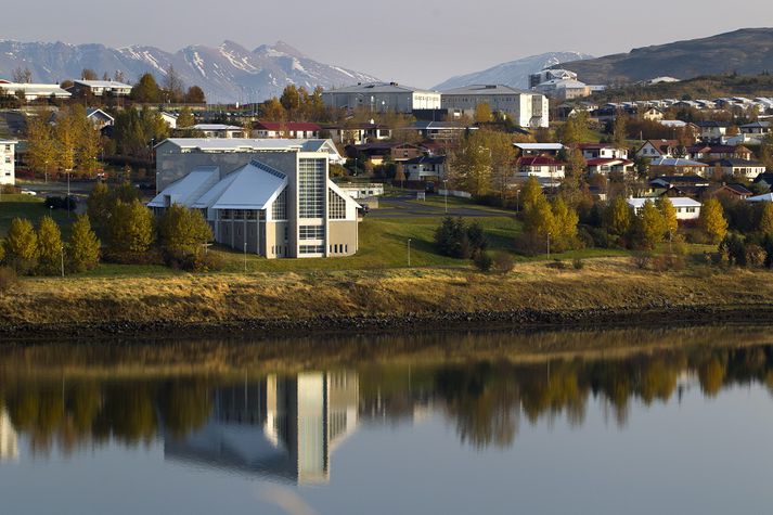 Lokað verður fyrir heitt vatn í Folda-, Húsa- og Hamrahverfi í Grafarvogi á mánudaginn.