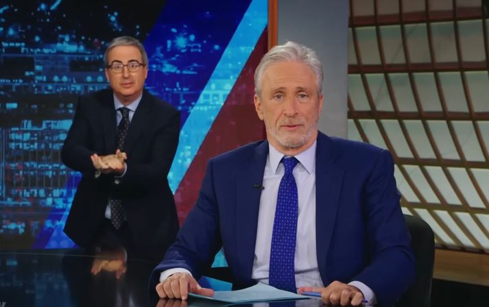 John Oliver og Jon Stewart í gærkvöldi.