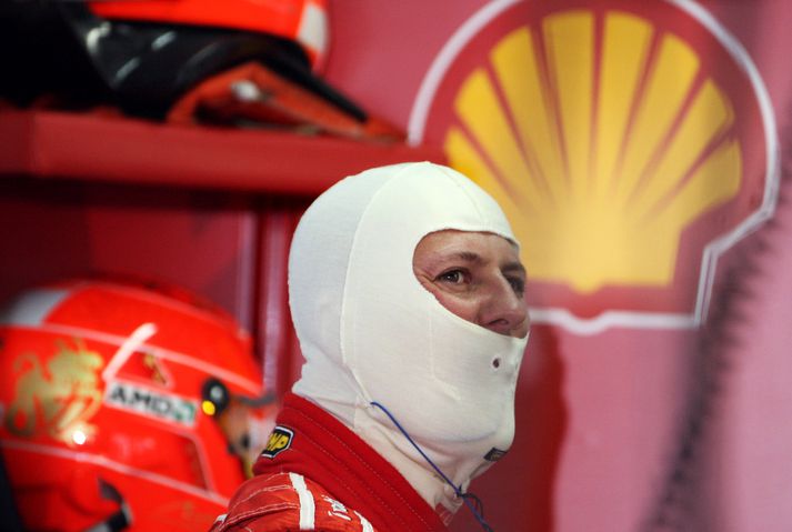 Þýski ökuþórinn Michael Schumacher undir merki Shell.