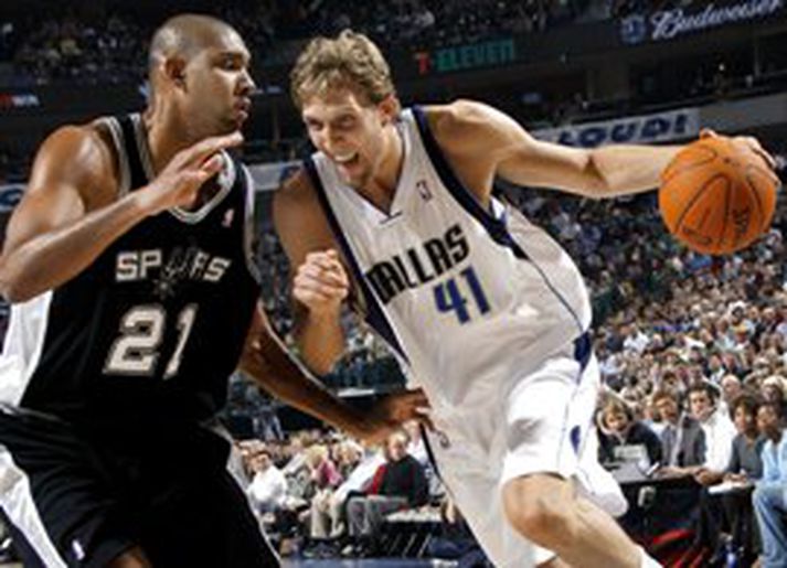 Tim Duncan og Dirk Nowitzki eigast við annað kvöld í beinni á Sýn