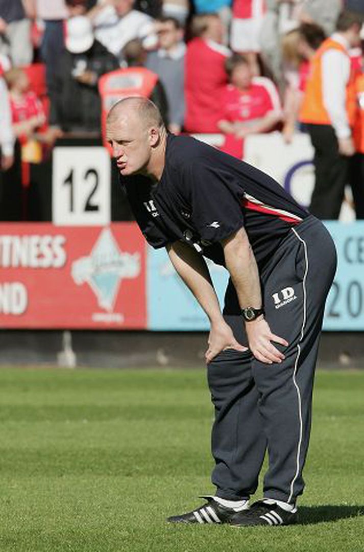 Ian Dowie, knattspyrnustjóri Crystal Palace, ætlar sér að skoða Víglund betur.
