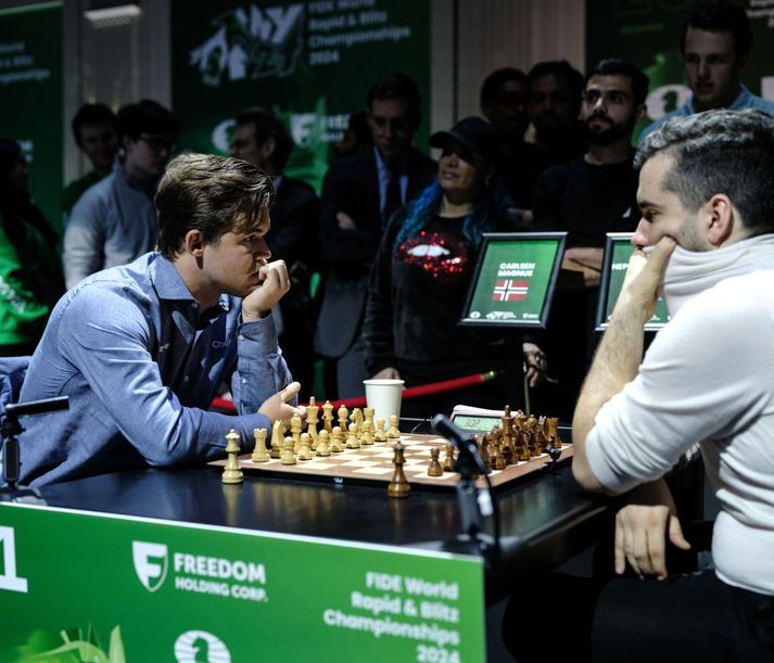 Magnus Carlsen og Jan Nepomniatsjtsjí, kallaður Nepo, á HM í atskák og hraðskák í New York.