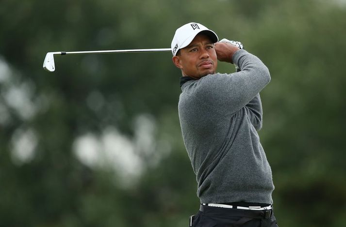 Tiger Woods var við æfingar á Royal Lytham vellinum í gær.