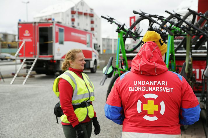 Björgunarsveitarfólk kom saman í Kópavogi eftir hádegið og er leit að Hafþóri þegar hafin.