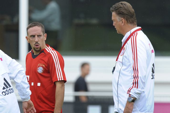 Franck Ribéry og Van Gaal stara á hvorn annan á æfingu Bayern.