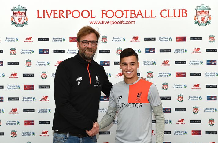 Klopp og Coutinho eftir undirritunina í morgun.