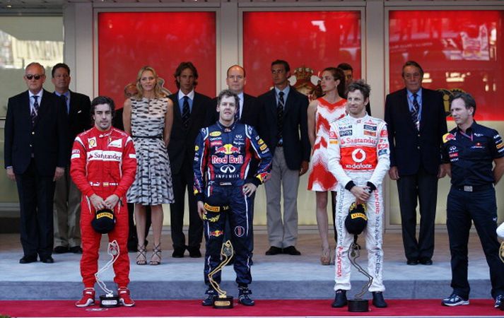 Verðlaunahafarnir í Mónakó í dag. Fernando Alonso. Sebastian Vettel og Jenson Button.