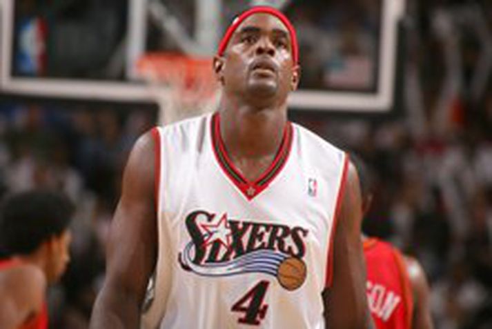 Chris Webber virðist vera orðinn leiður á að spila fyrir Philadelphia