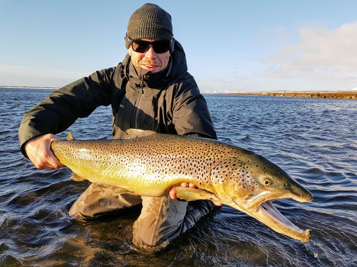 Þessi stórfiskur veiddist í opnun Brunnár 1. apríl