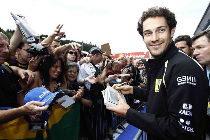 Bruno Senna meðal áhorfenda á Spa brautinni í dag.