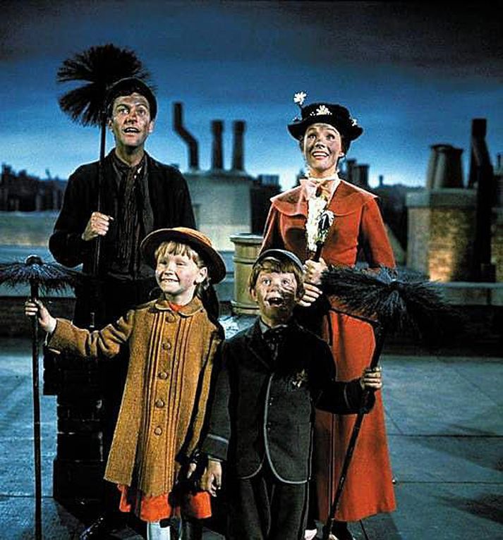 Julie Andrews fór eftirminnilega með hlutverk Mary Poppins í samnefndri bíómynd sem kom út árið 1964. Það er þó ekki vitað hver fer með hlutverk ofurfóstrunnar á fjölum Borgarleikhússins.