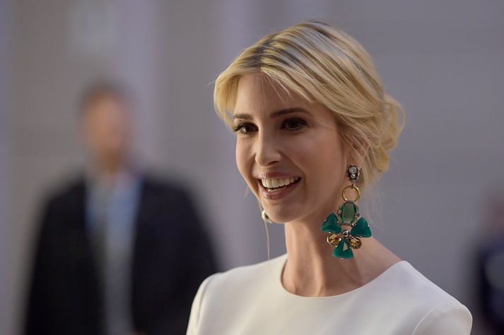 Ivanka Trump, er dóttir Donald Trump en líka opinber starfsmaður og því hafa vaknað upp spurningar um bókaútgáfuna.