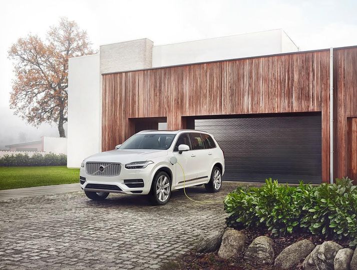 Volvo XC90 T8 jeppinn er Plug-In-Hybrid bíll.