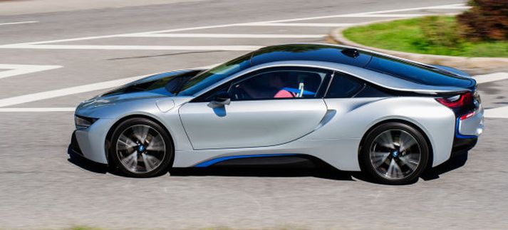 BMW i8 tvinnbíll.