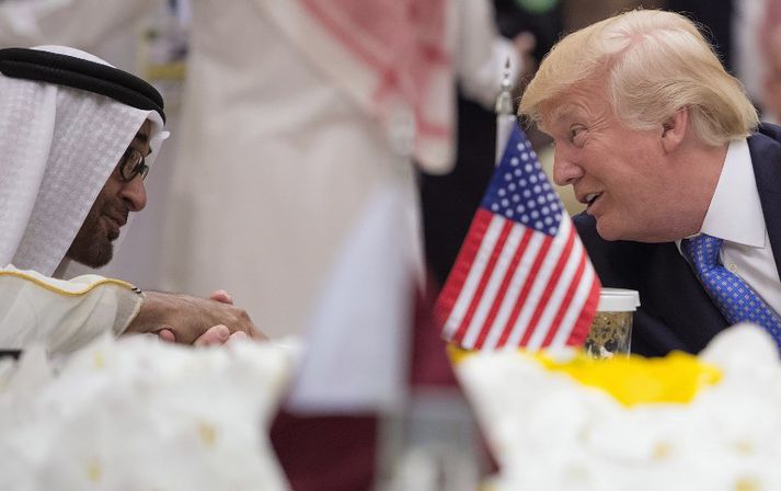 Trump ræðir við Mohammed bin Zayed al-Nahyan, krónsprins Abú Dabí og raunverulegan leiðtoga Sameinuðu arabísku furstadæmanna.