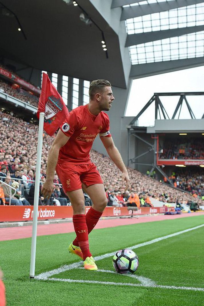 Jordan Henderson tekur líka hornspyrnur fyrir Liverpool.