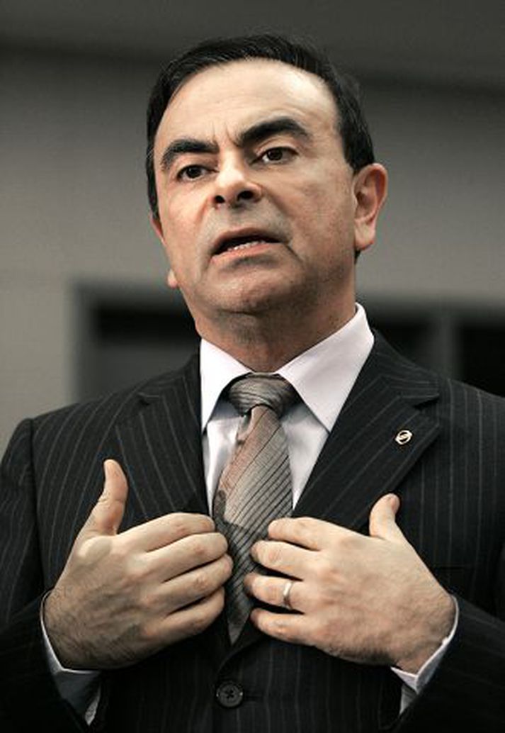 Carlos Ghosn, forstjóri Nissan, segir framkvæmdastjóra fyrirtækisins ekki fá bónusgreiðslur fyrir síðasta ár vegna slaks gengis fyrirtækisins.