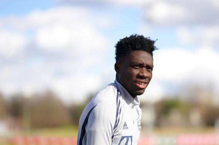 Alphonso Davies á æfingu Bayern á dögunum en þeir hafa æft stíft þrátt fyrir kórónuveiruna.