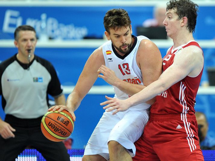 Marc Gasol og Omer Asik í leiknum í dag.