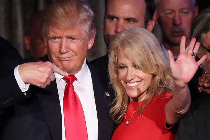 Donald Trump og Kellyanne Conway eftir sigur í forsetakosningunum árið 2016.