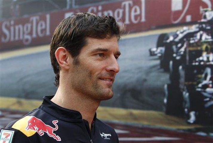 Mark Webber á mótssvæðinu í Singapúr í morgun.