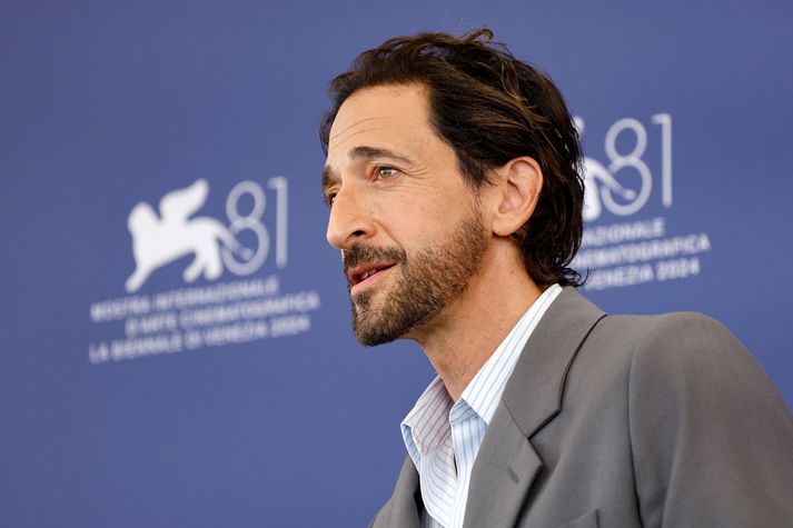 Adrien Brody þykir líklegur til að fá Óskarsverðlaun sem besti leikari í aðalhlutverki. Einhverjum finnst það ótækt þar sem gervigreind var notuð til að eiga við frammistöðu hans.