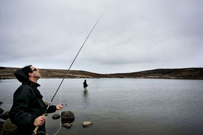 Við Vífilsstaðavatn.