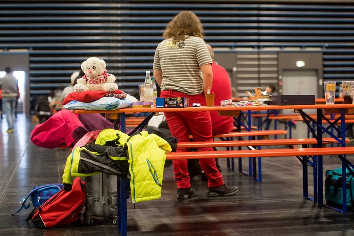 Búið er að opna skóla og íþróttahús í borginni til að veita þeim húsaskjól sem ekki hafa í önnur hús að venda.