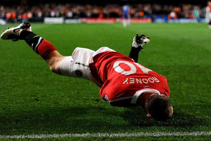 breikdans? Nei, þetta er Wayne Rooney að fagna sigurmarkinu í fyrri leiknum á afar sérstakan hátt.nordic photos/getty images