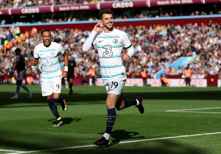 Mason Mount, leikmaður Chelsea, fagnar fyrsta marki sínu gegn Aston Villa í dag.