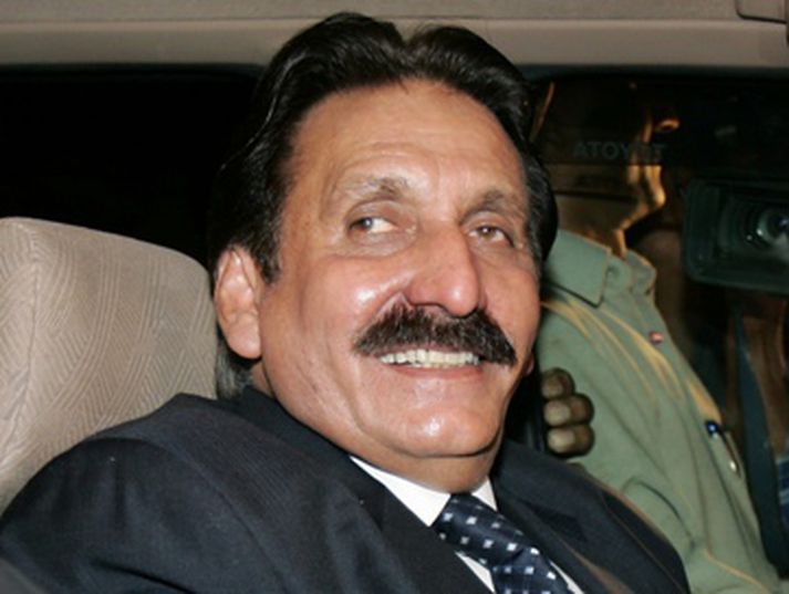 Iftikhar Chaudhry er nú orðinn æðsti dómari Pakistan á ný.