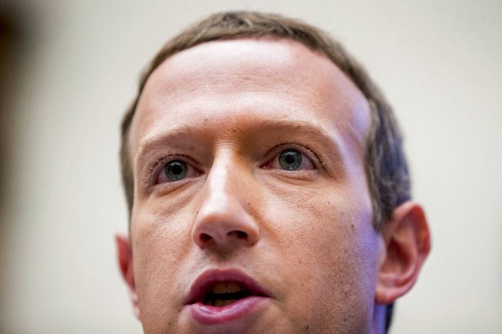 Mark Zuckerberg, forstjóri Facebook, hefur verið tregur til að aðhafast nokkuð vegna umdeildra færslna Trump Bandaríkjaforseta jafnvel þegar þær virðast brjóta gegn notendaskilmálum miðilsins.