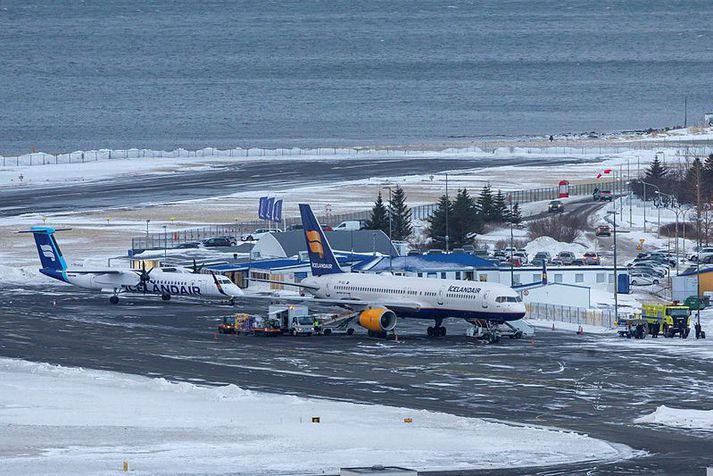 Þotur Icelandair á Reykjavíkurflugvelli í óveðri sem gekk yfir landið í desember 2020.