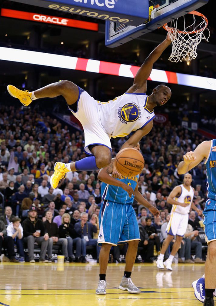 Carl Landry, liðsmaður Golden State, treður með tilþrifum í nótt.