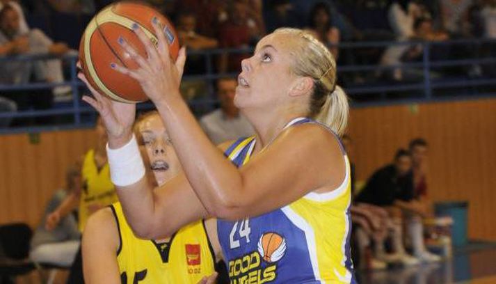 Helena Sverrisdóttir er komin í úrslitakeppni Euroleague fyrst íslenskra körfuboltakvenna.