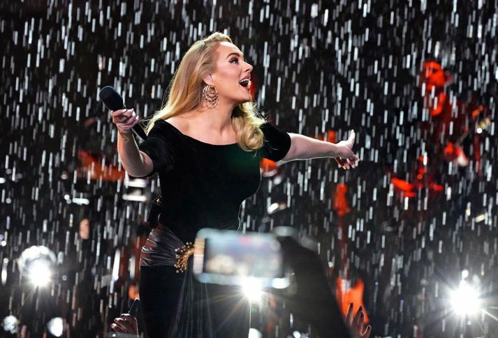 Adele greindi frá tíðundunum á tónleikum í Munchen.