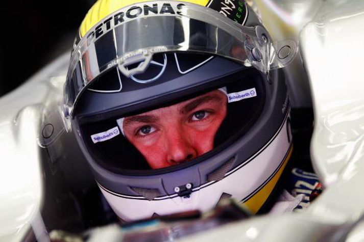 Nico Rosberg ekur með Mercedes.