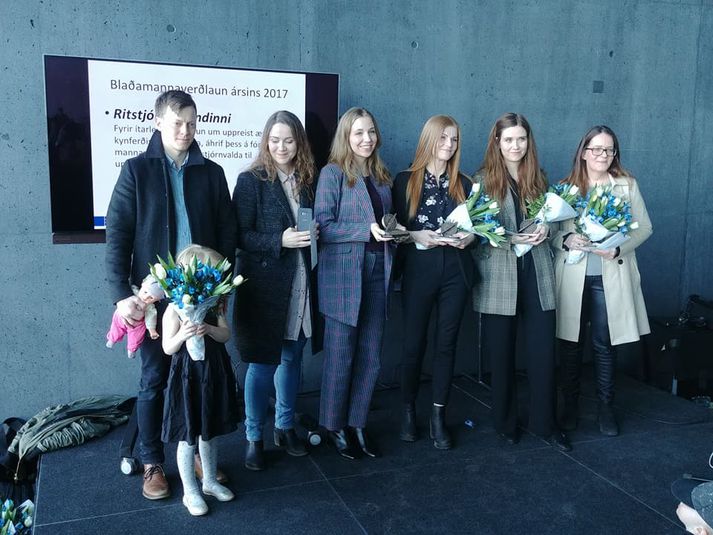 Á myndinni eru Jón Trausti Reynisson, Áslaug Karen Jóhannsdóttir, Ingibjörg Dögg Kjartansdóttir, Alma Ómarsdóttir, Viktoría Hermannsdóttir og Sunna Ósk Logadóttir sem öll hlutu blaðamannaverðlaun í dag.