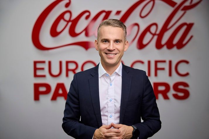 Atli mættur í höfuðstöðvar Coca Cola á Íslandi á Stuðlahálsi í Árbænum.