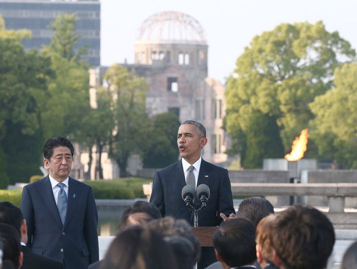 Barack Obama í Hiroshima ásamt Shinzo Abe, forsætisráðherra Japans.