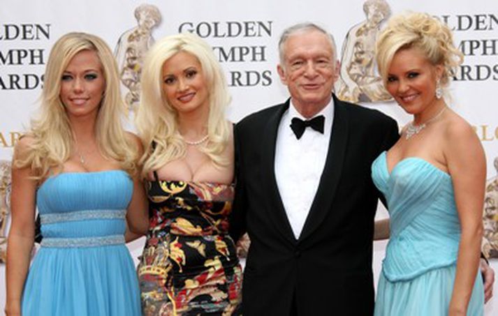 Hugh Hefner með stúlkunum sínum.