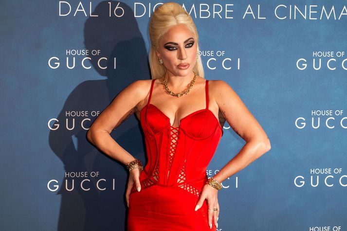 Lady Gaga vill hjálpa ungu fólki að vera til staðar fyrir aðra.