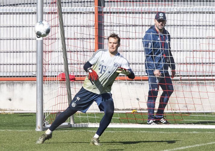 Manuel Neuer á æfingu hjá Bayern 6. apríl. Þjóðverjar gera sér vonir um að geta hafið keppni í þýsku 1. deildinni að nýju í maí þrátt fyrir kórónuveirufaraldurinn.